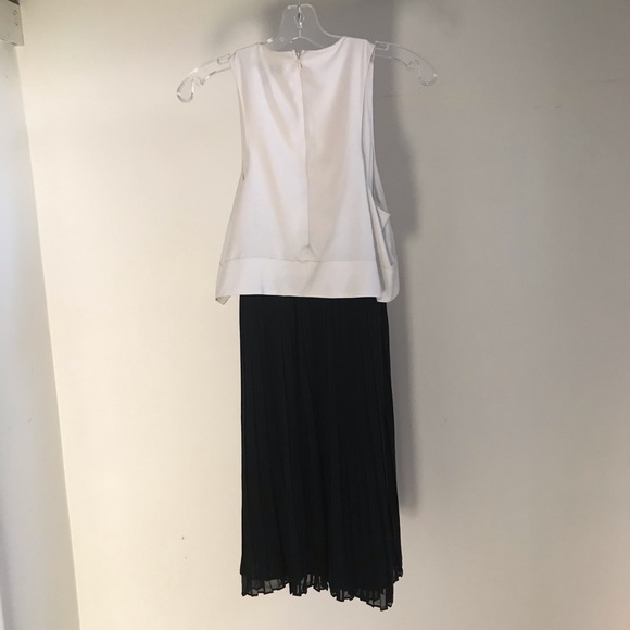Banana Republic Sleeveless Dress - Picture 2 of 3